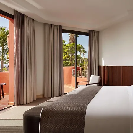 Tivoli La Caleta 阿德耶