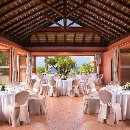 Tivoli La Caleta 아데제
