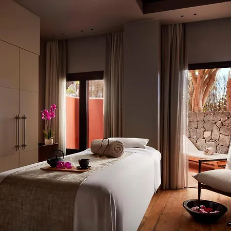 Tivoli La Caleta 아데제